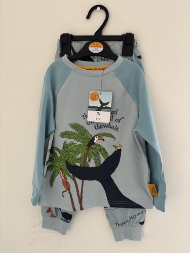 Snail the whale by julia - &,